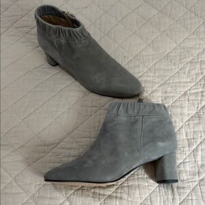 NWT!! Clark’s Grace Iris Gray Suede Elegant Ankle Boots. Sz 9. Beautiful!
